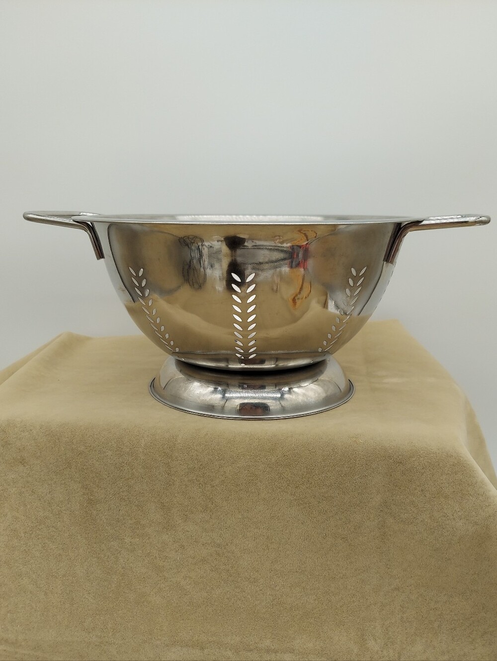 Decorative Vintage Collander Strainer with Handle Metal